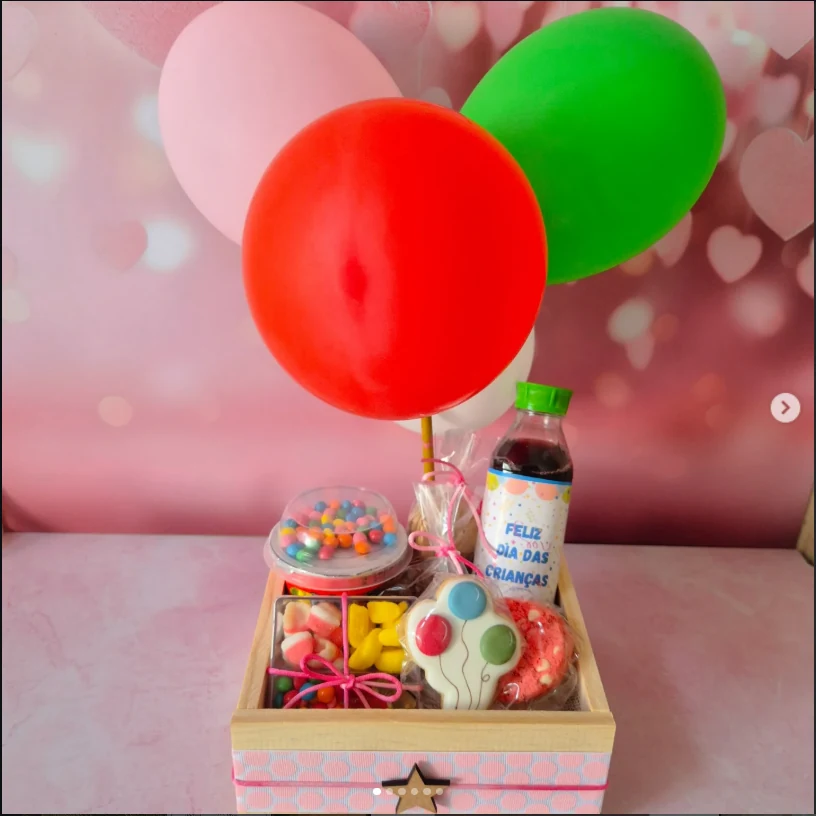 Cesta de aniversário com balões